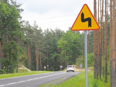 niebezpieczne zakr�ty, pierwszy w lewo