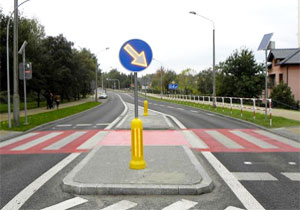 nakaz jazdy z prawej strony znaku