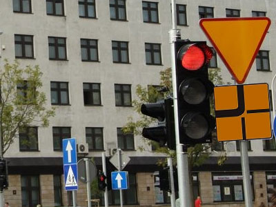 czerwone �wiat�o na sygnalizatorze