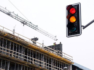 sygna� czerwony z ��tym jednocze�nie