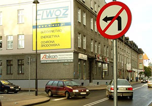 zakaz skr�tu w lewo i zawracania
