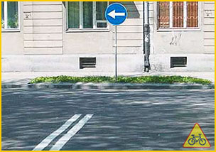 nakaz skrętu w lewo przed znakiem