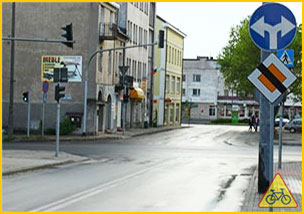 nakaz jazdy w prawo lub w lewo za znakiem