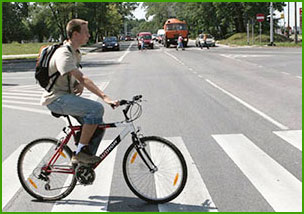 rowerzysta na pasach