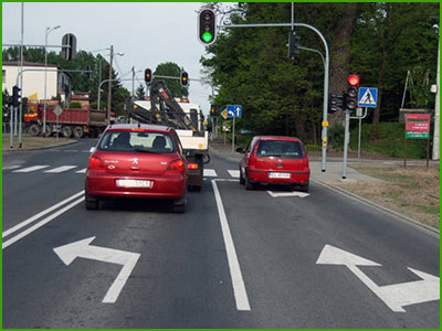 Sygnalizator S-1 i znak P-8b