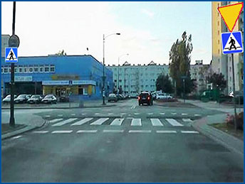 droga jednokierunkowa z przejściem dla pieszych