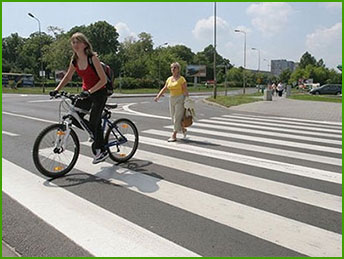 rowerzystka na pasach