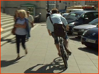 szybka jazda po chodniku