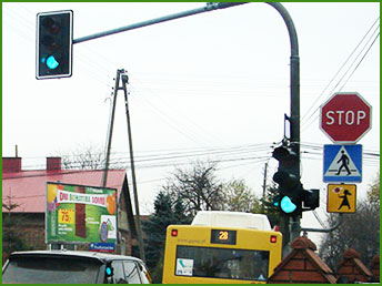 sygnalizator i przejście dla pieszych